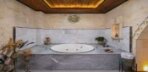 Superior Courtyard Suite with Jacuzzi Görseli
