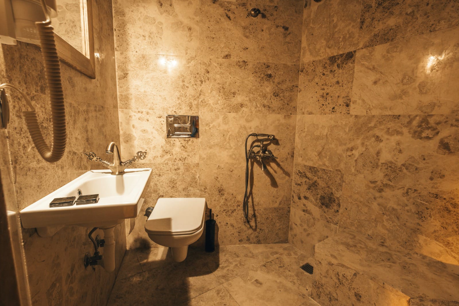 Junior Cave Suite Room