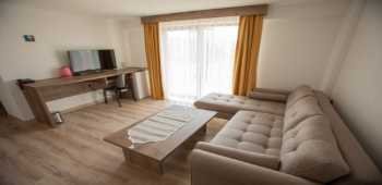 E87 Highway Otel · 77