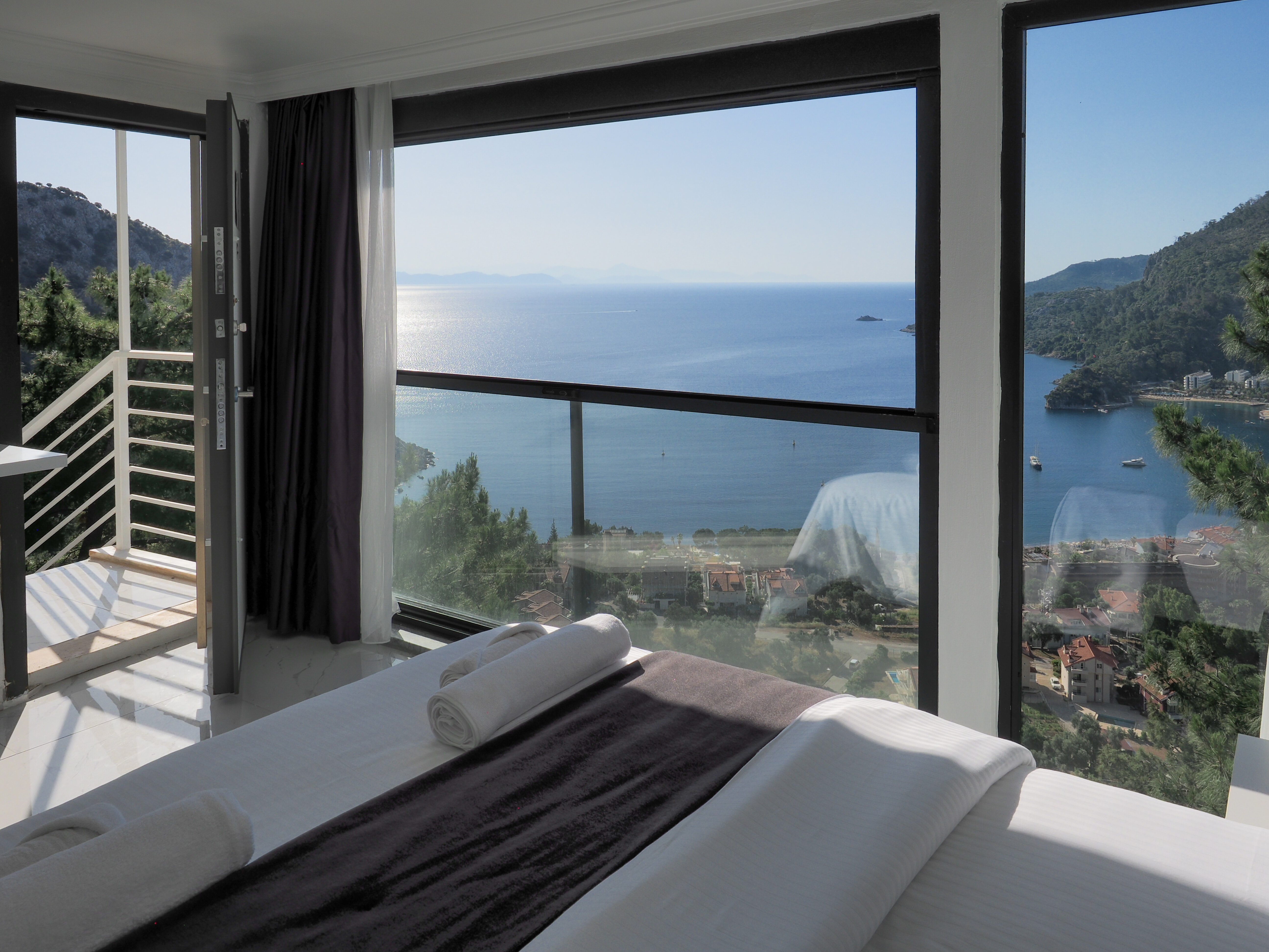 Panoramik Deniz Manzaralı Oda