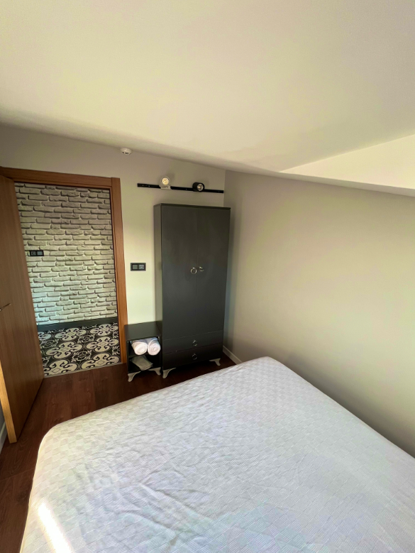 Beta Hotel · 11