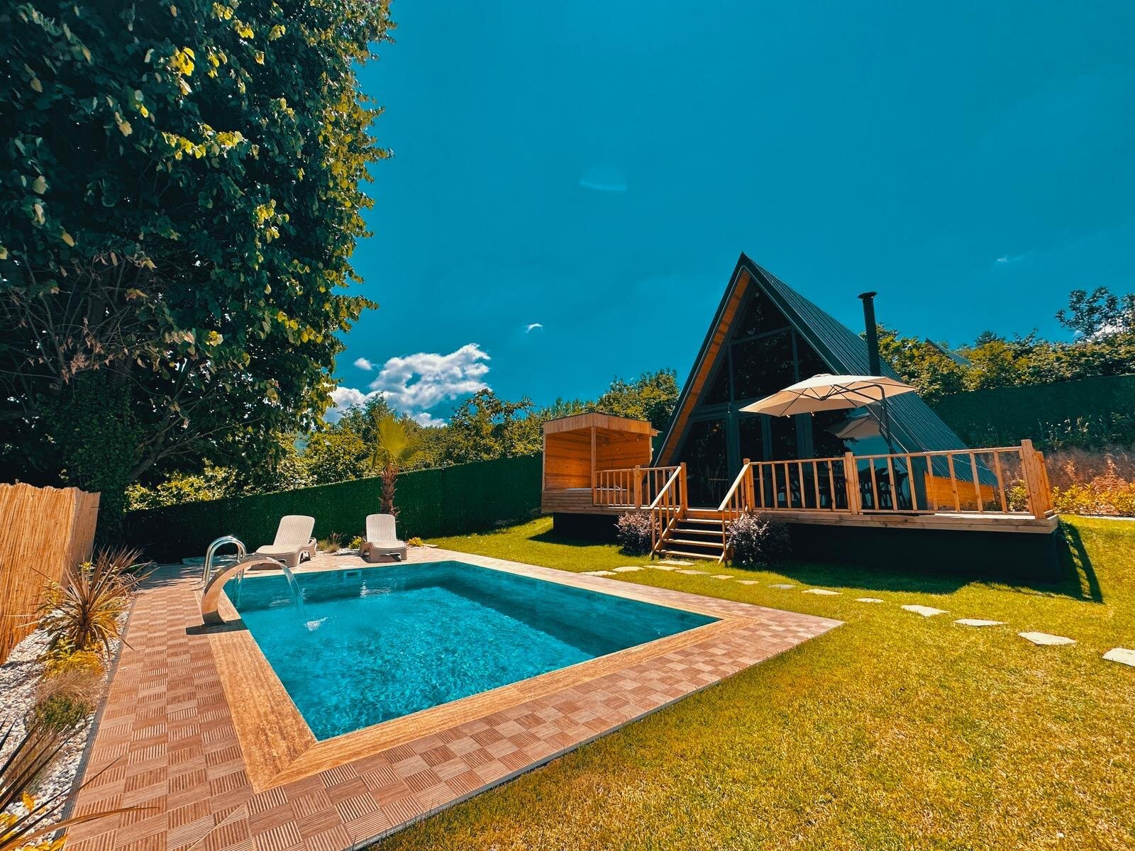 2+1 Bungalov ( Jakuzili,Isıtmalı Havuzlu,Şömineli)