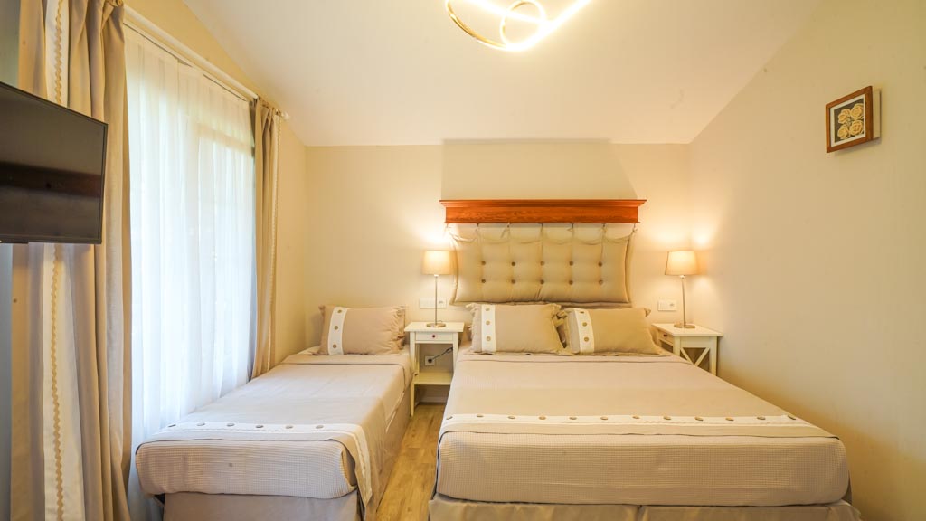 Aile Odası, Bahçe Manzaralı