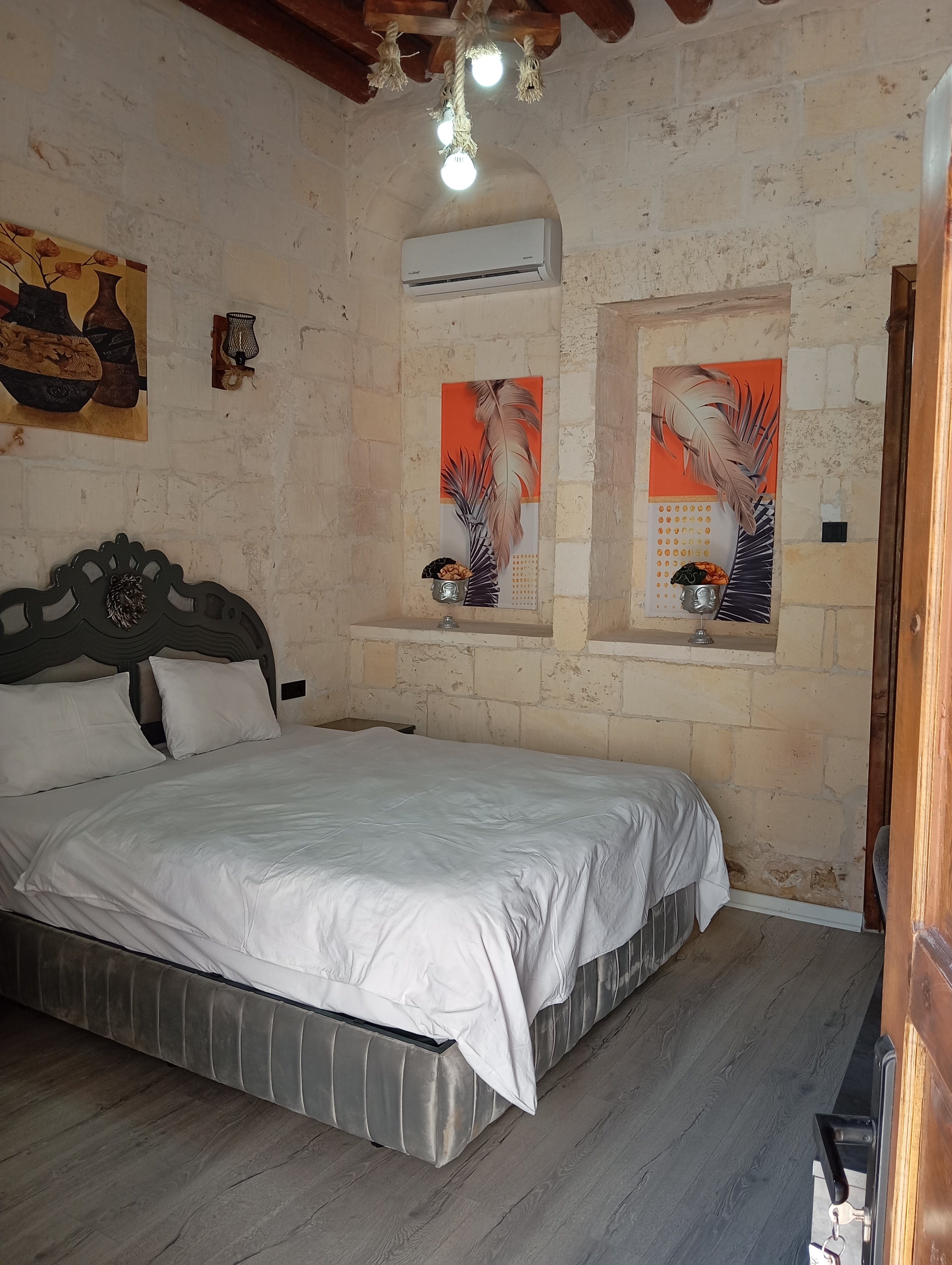Aslan Konuk Evi · 24