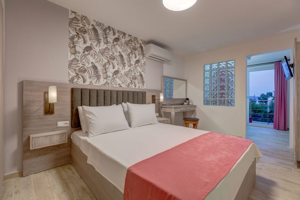 Has Balcony Room (Balcony)