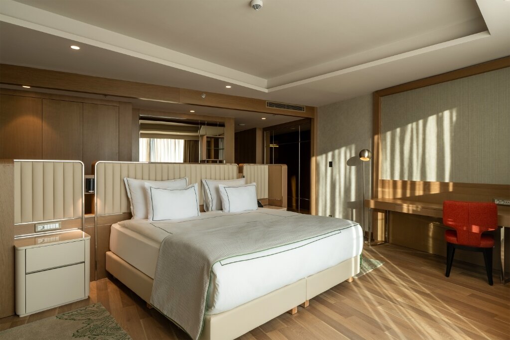 Executive Thermal Family Suite