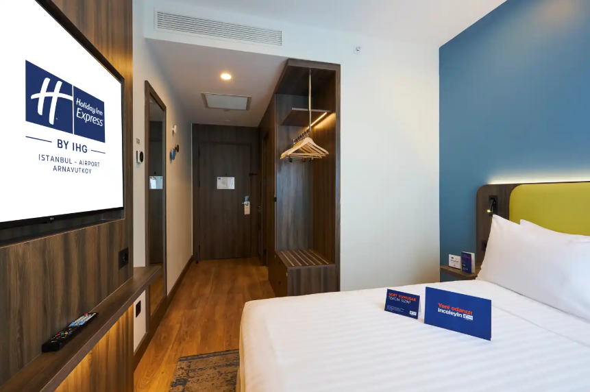 1 Queen Standard Room