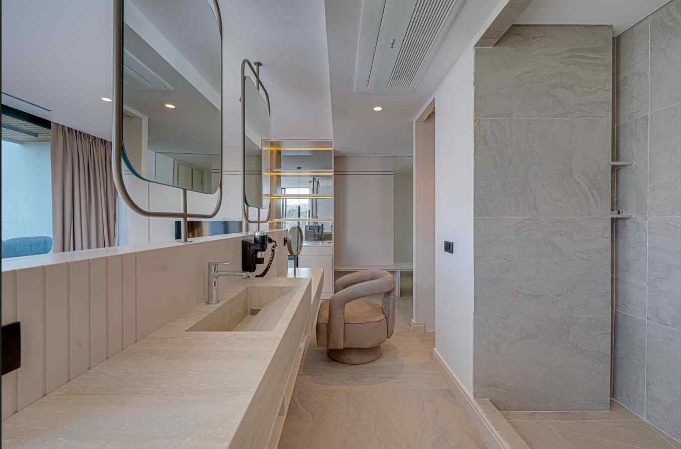 Luxury Suite