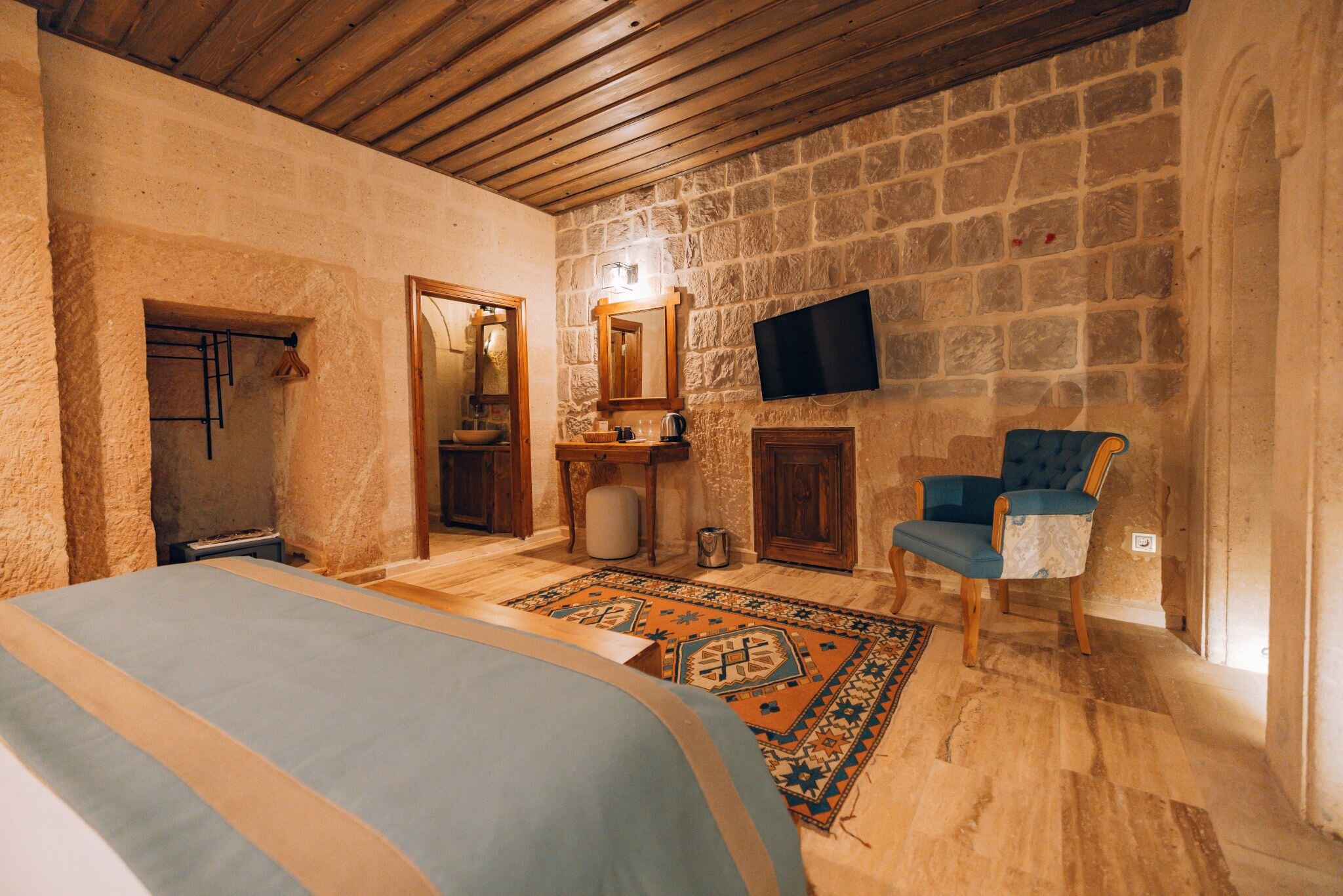 Misty Cave Hotel