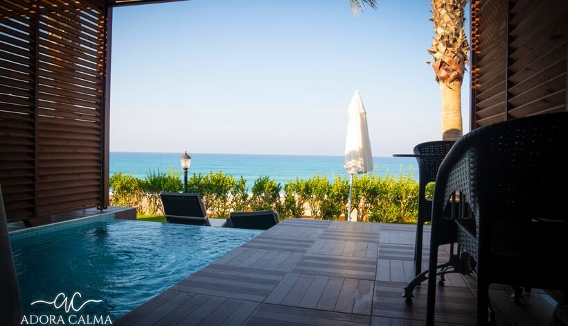 Romantic Room, Pool View