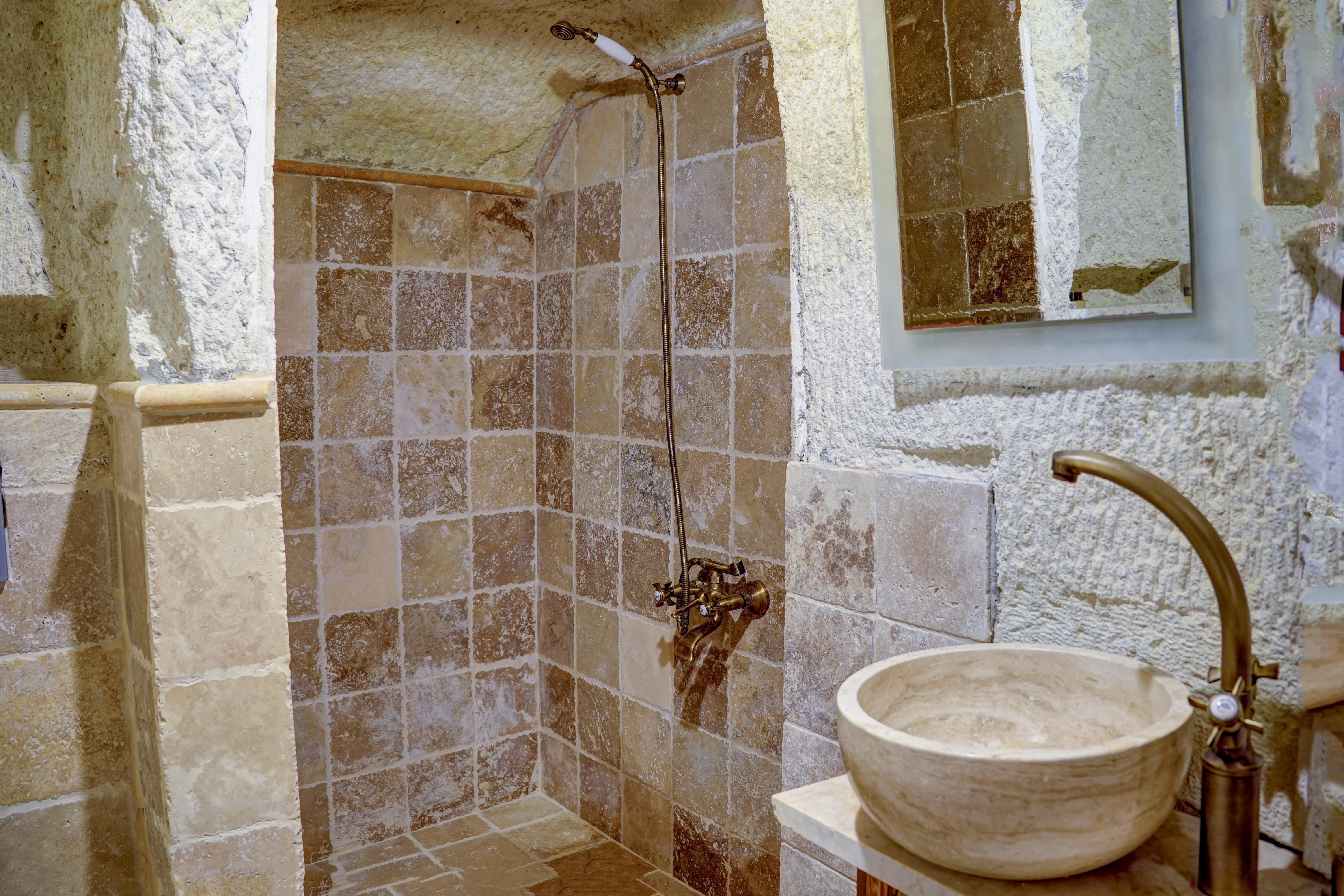 105 Genevir Deluxe Cave Room