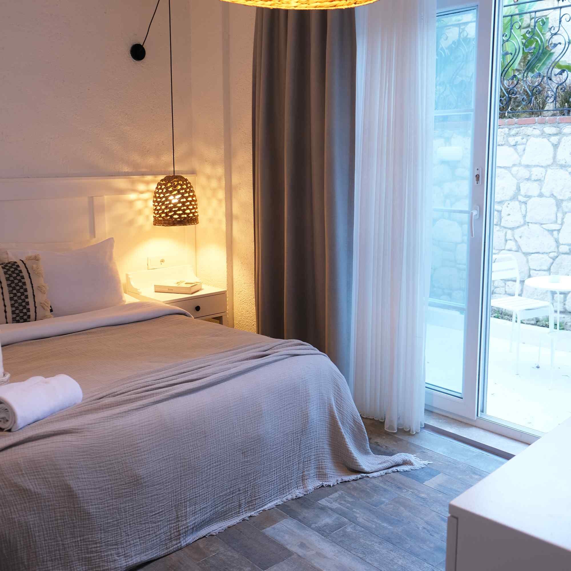 Sandal Alaçatı (+12 Adult Only) · 4