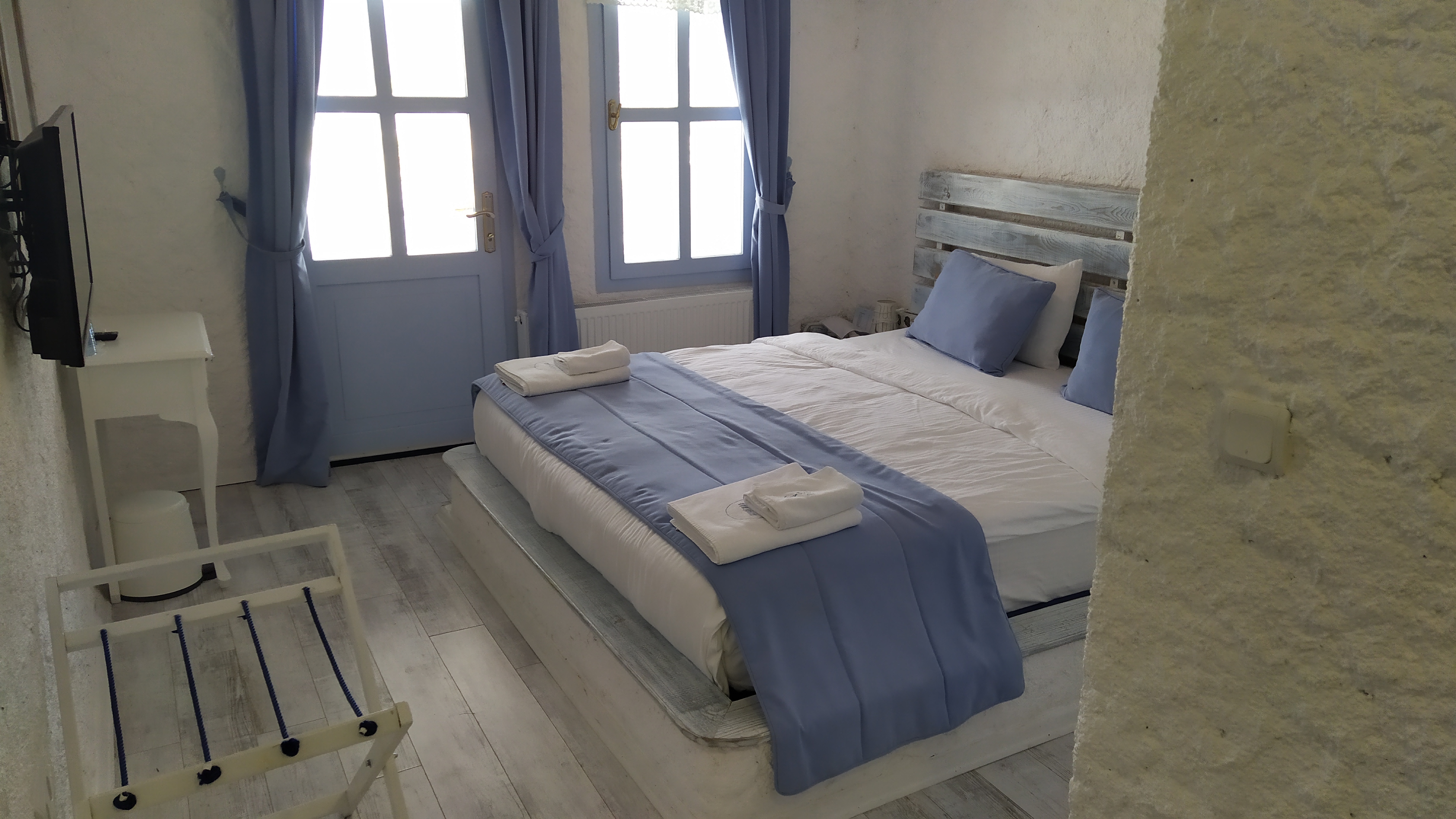 Thea Teos Otel