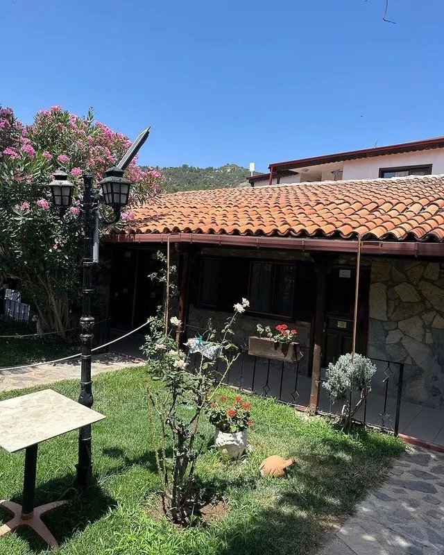 Assos Sardunya Butik Otel