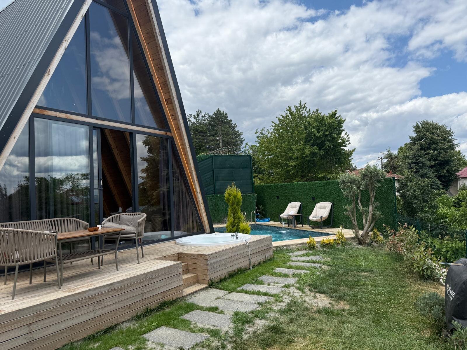 2+1 Özel Havuzlu Jakuzili Bungalov ( 1 )