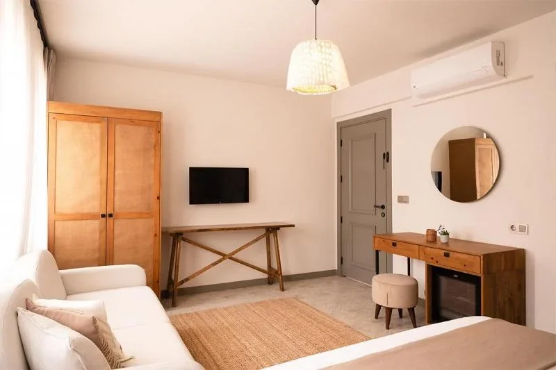 Deluxe Bahçe ve Deniz Manzaralı Oda