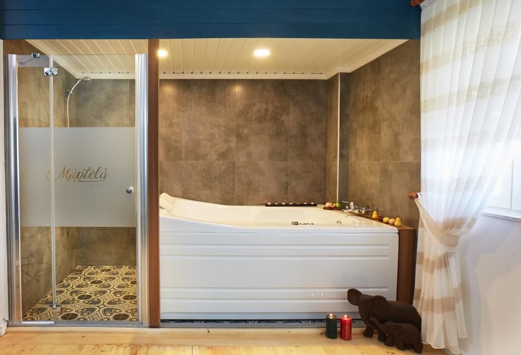 King Suite Oda, Jakuzili