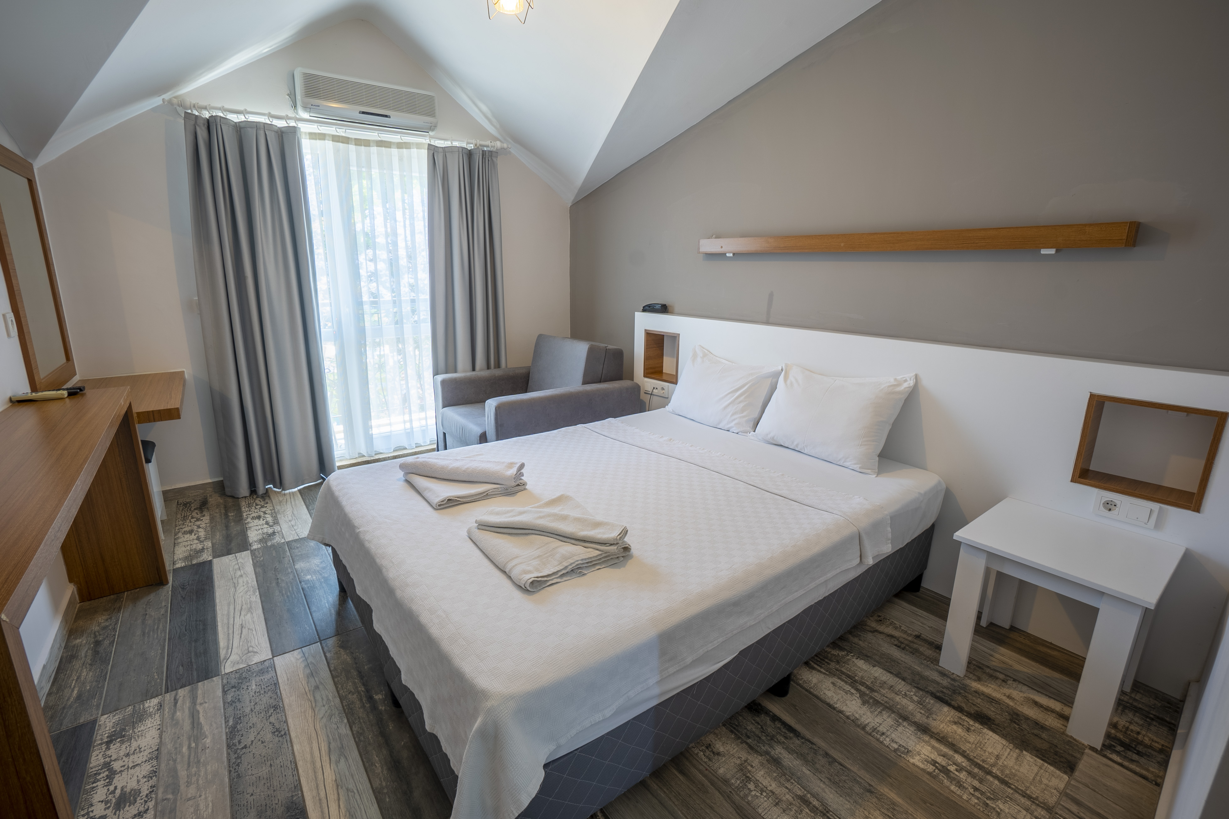 Standart Oda, Havuz Manzaralı