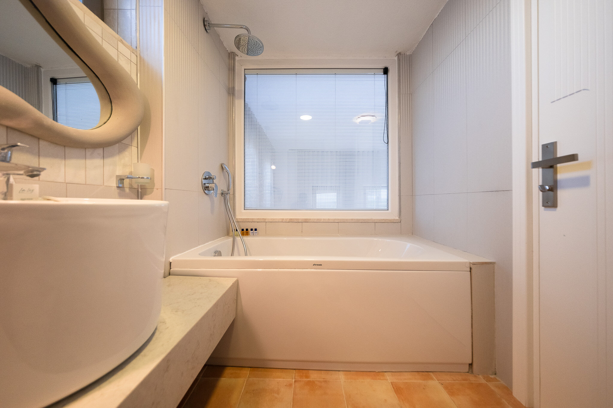 Deniz Manzaralı Verandalı Suit Oda