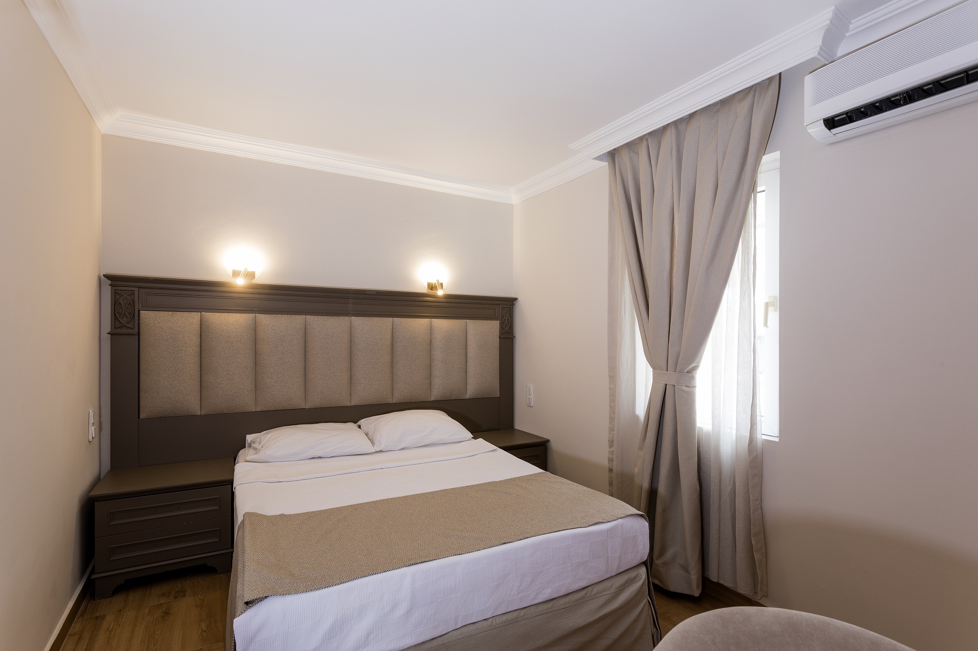 Moonshine Hotel & Suites