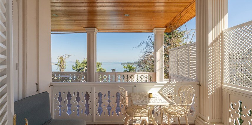 Halki Deluxe Deniz Manzarali Balkonlu Oda