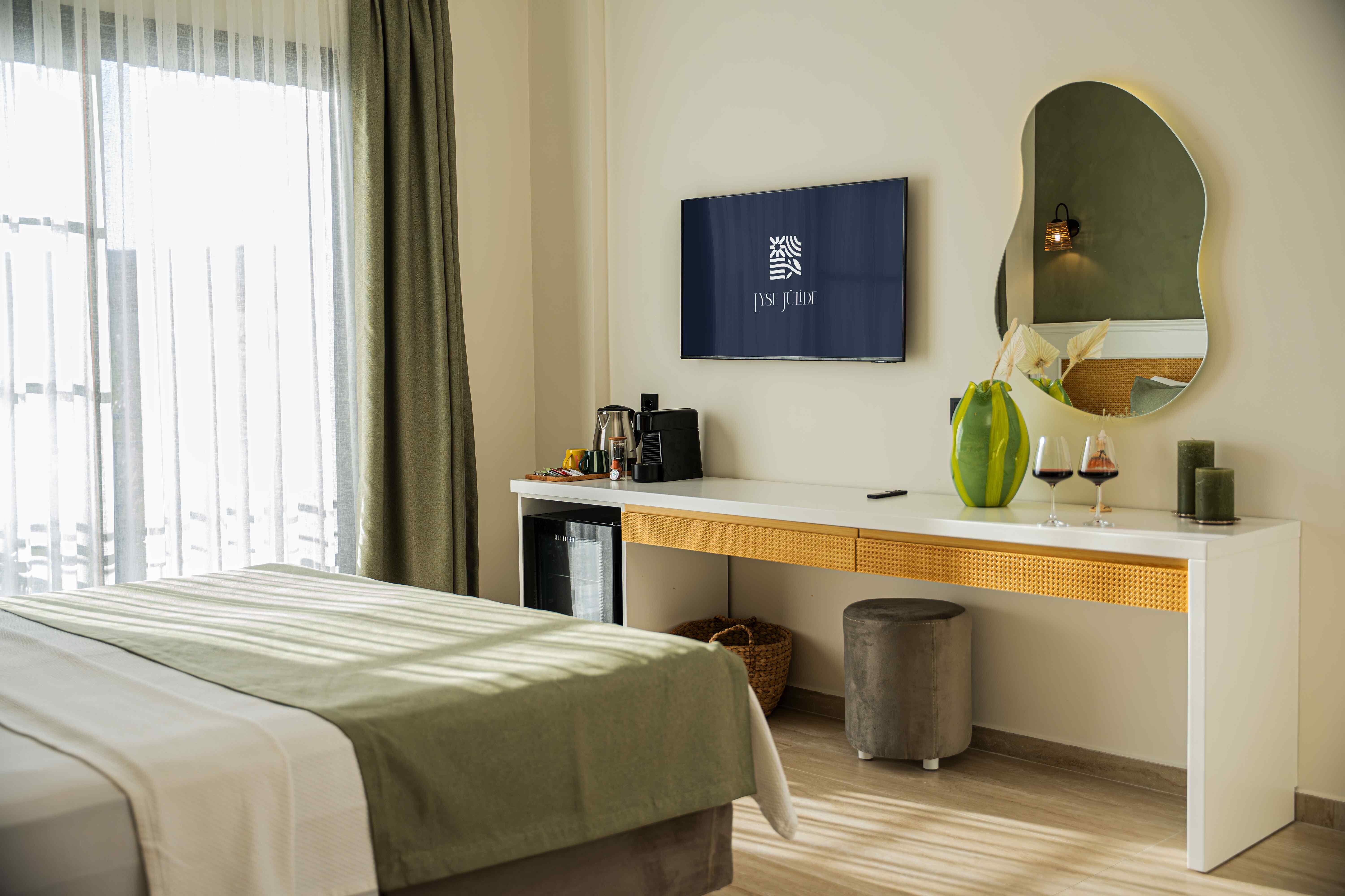 Deluxe Room With Pool View