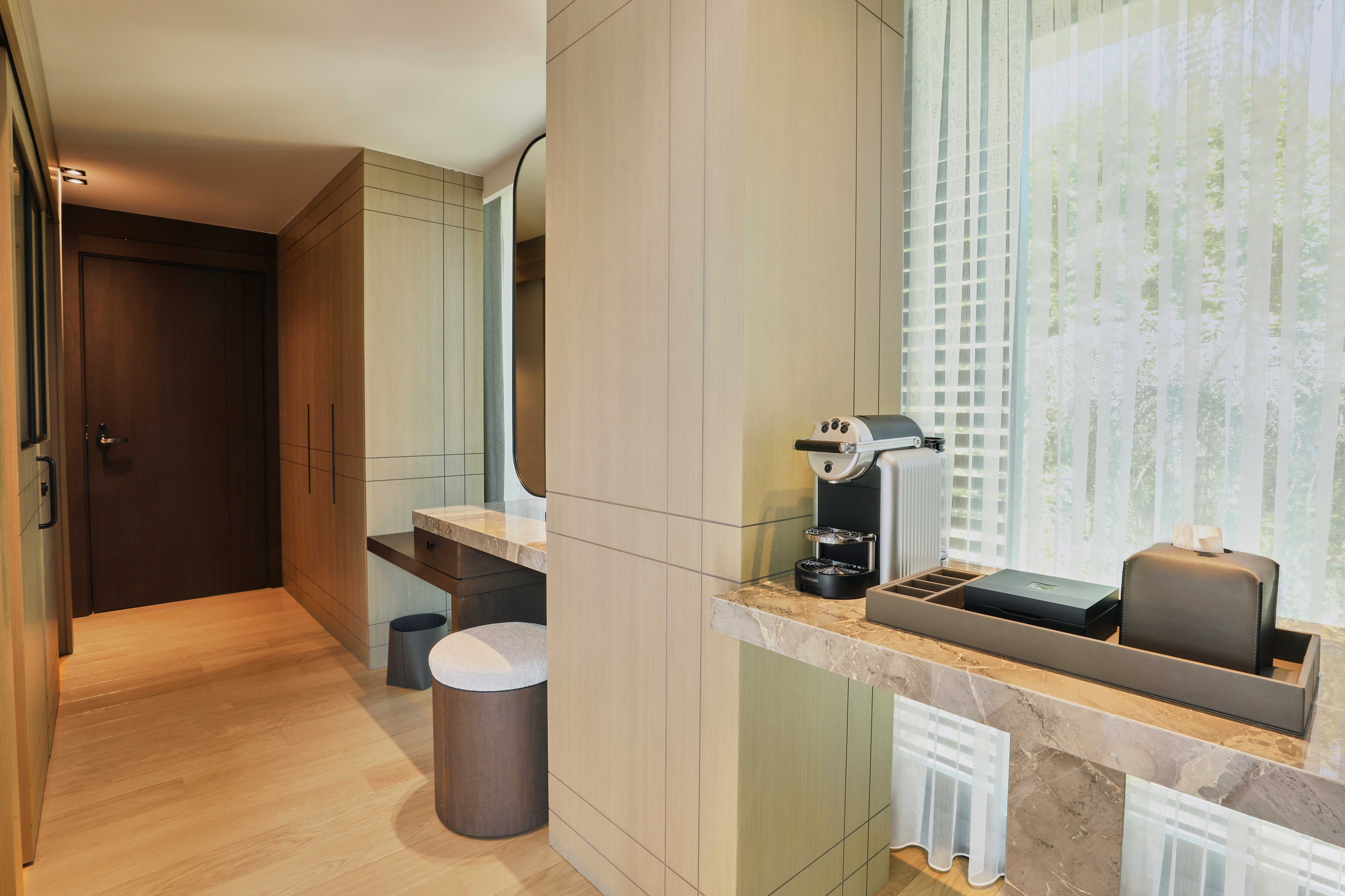 Deluxe King Suites