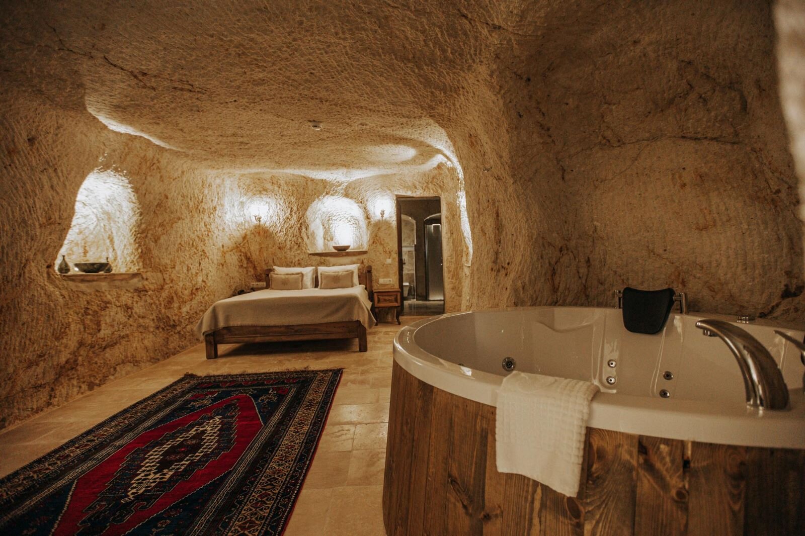 King Cave Room