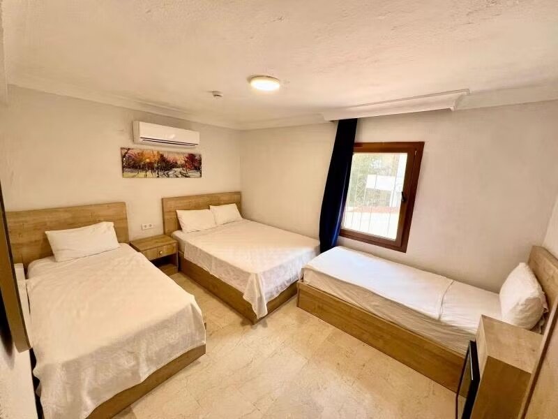 Ados Hotel