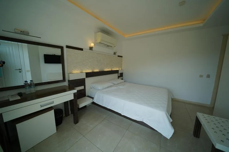 Standard Room, Partial Sea View