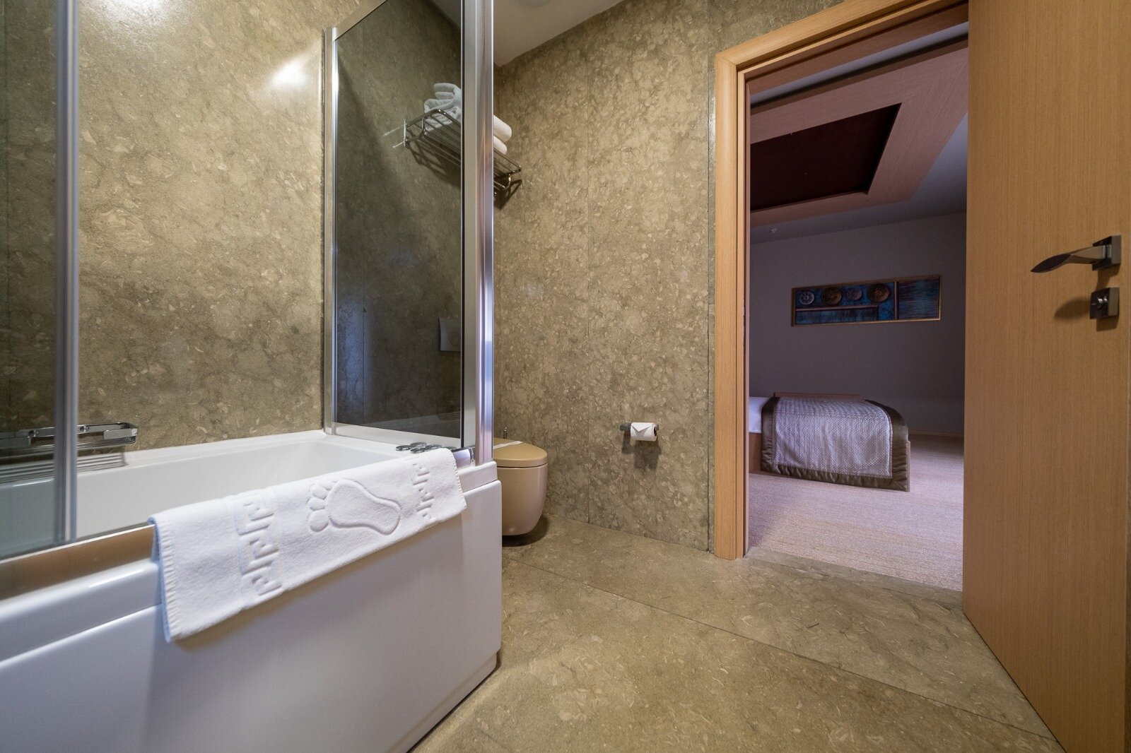 Avec Hotel · 58