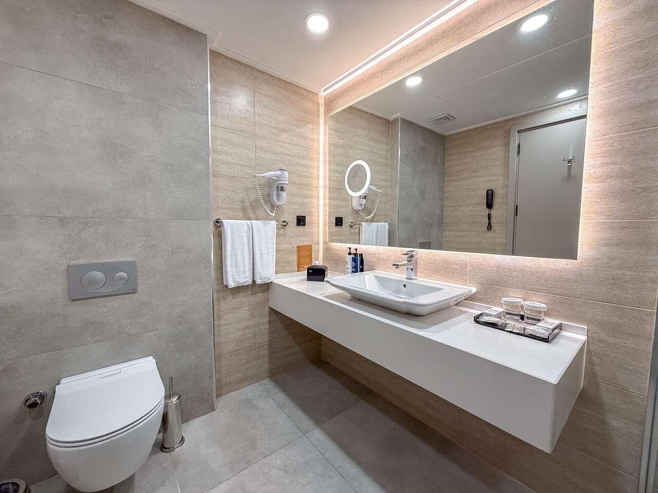 Junior Corner Suite