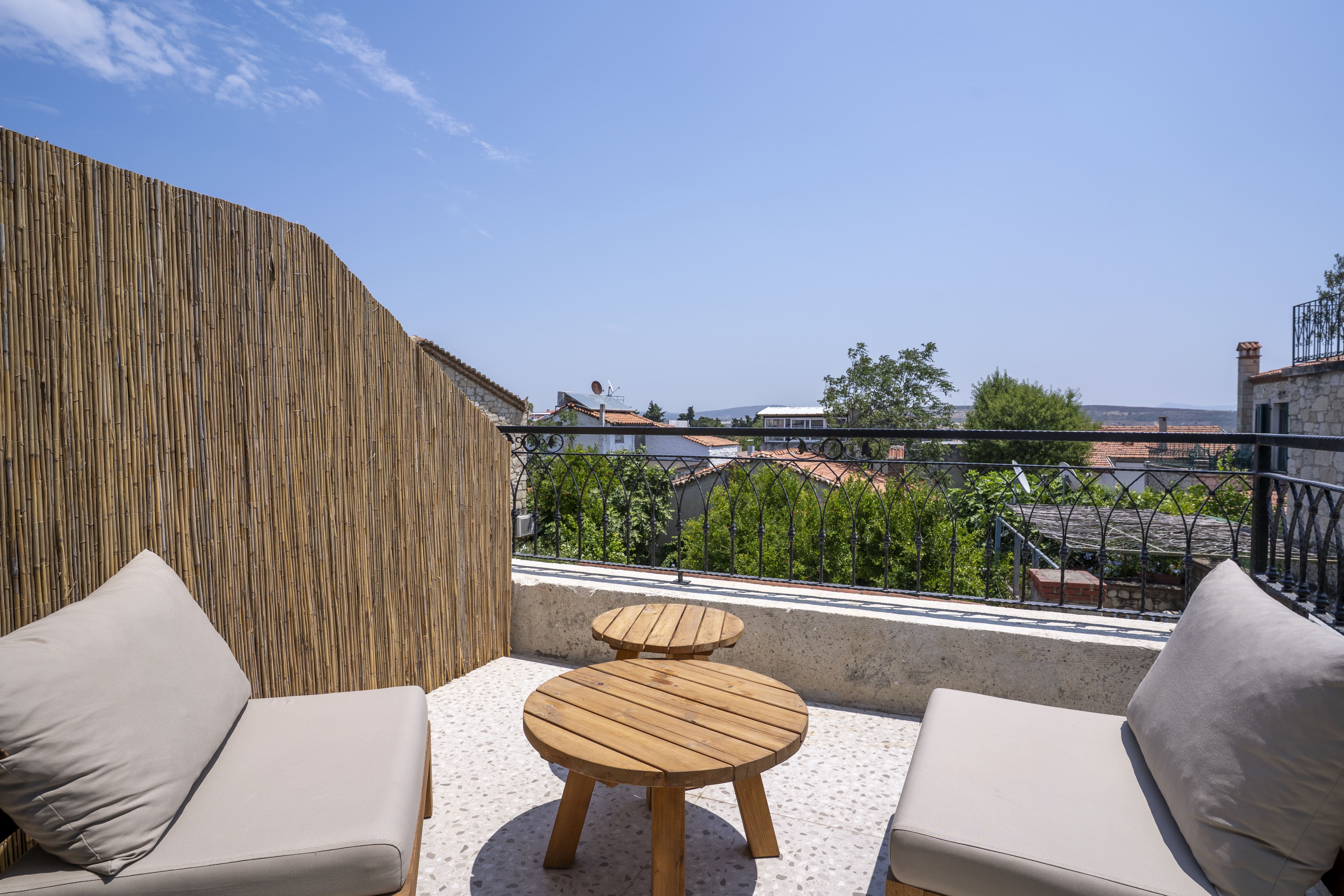 Naro Suites 3