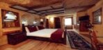 Deluxe Cave Room Görseli