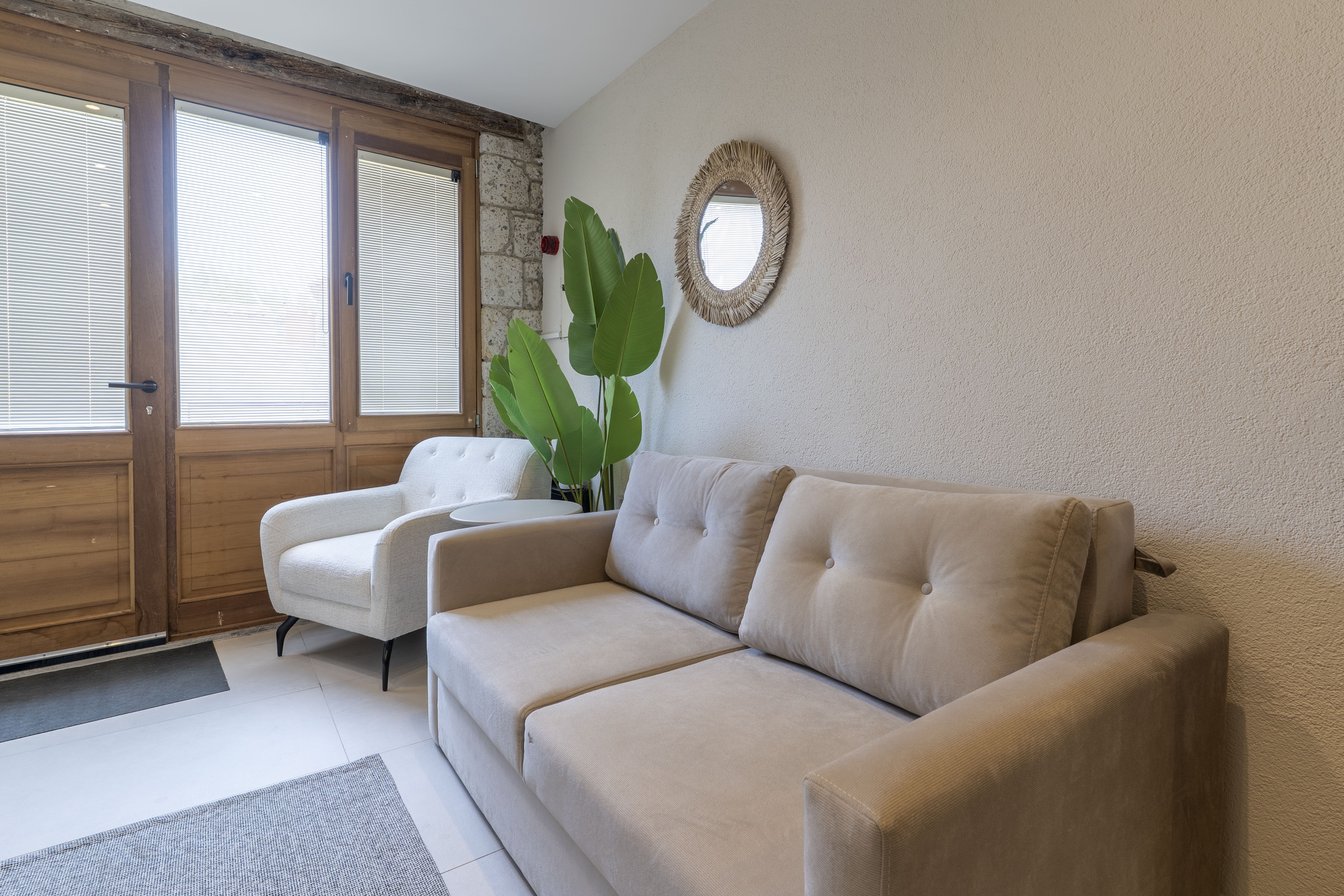 Naro Suites 3