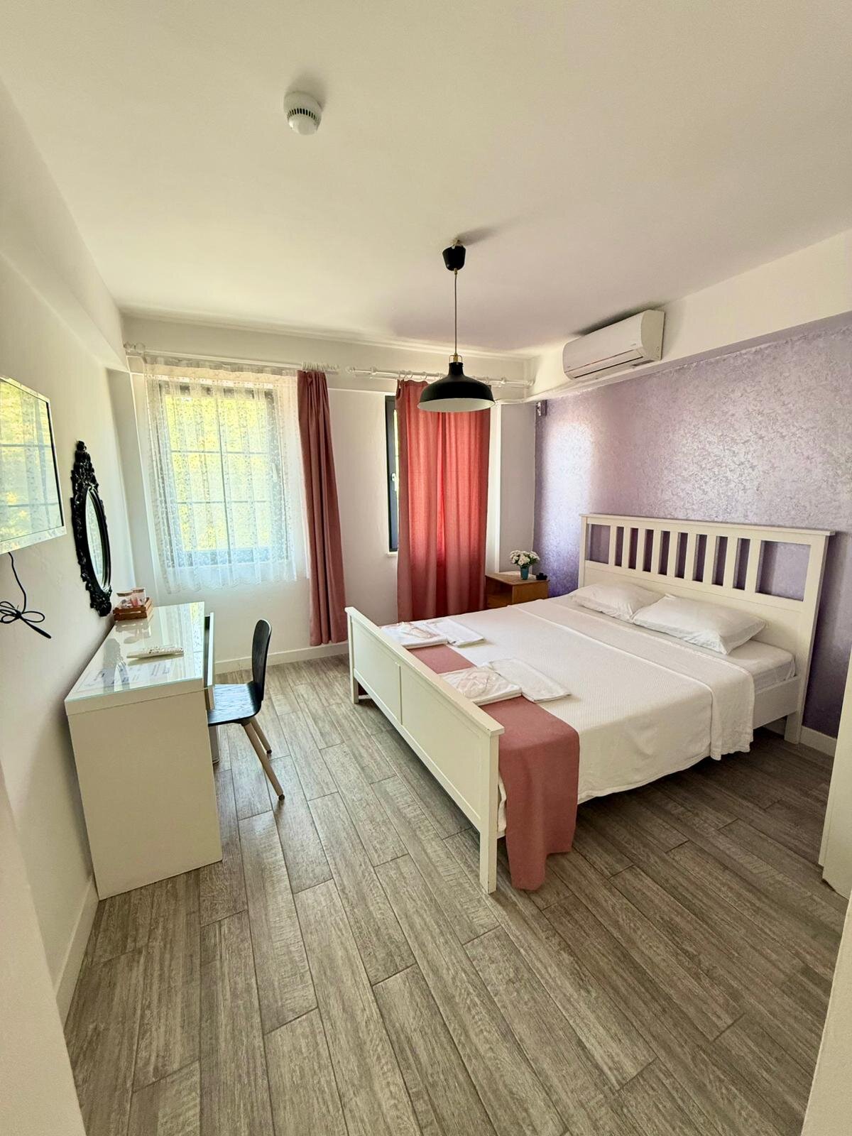 Deluxe Room (3 Person)