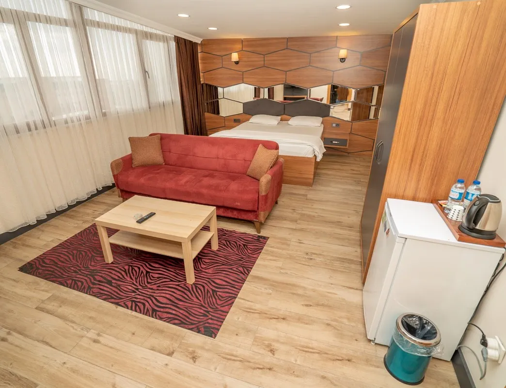 216 Hill Suites