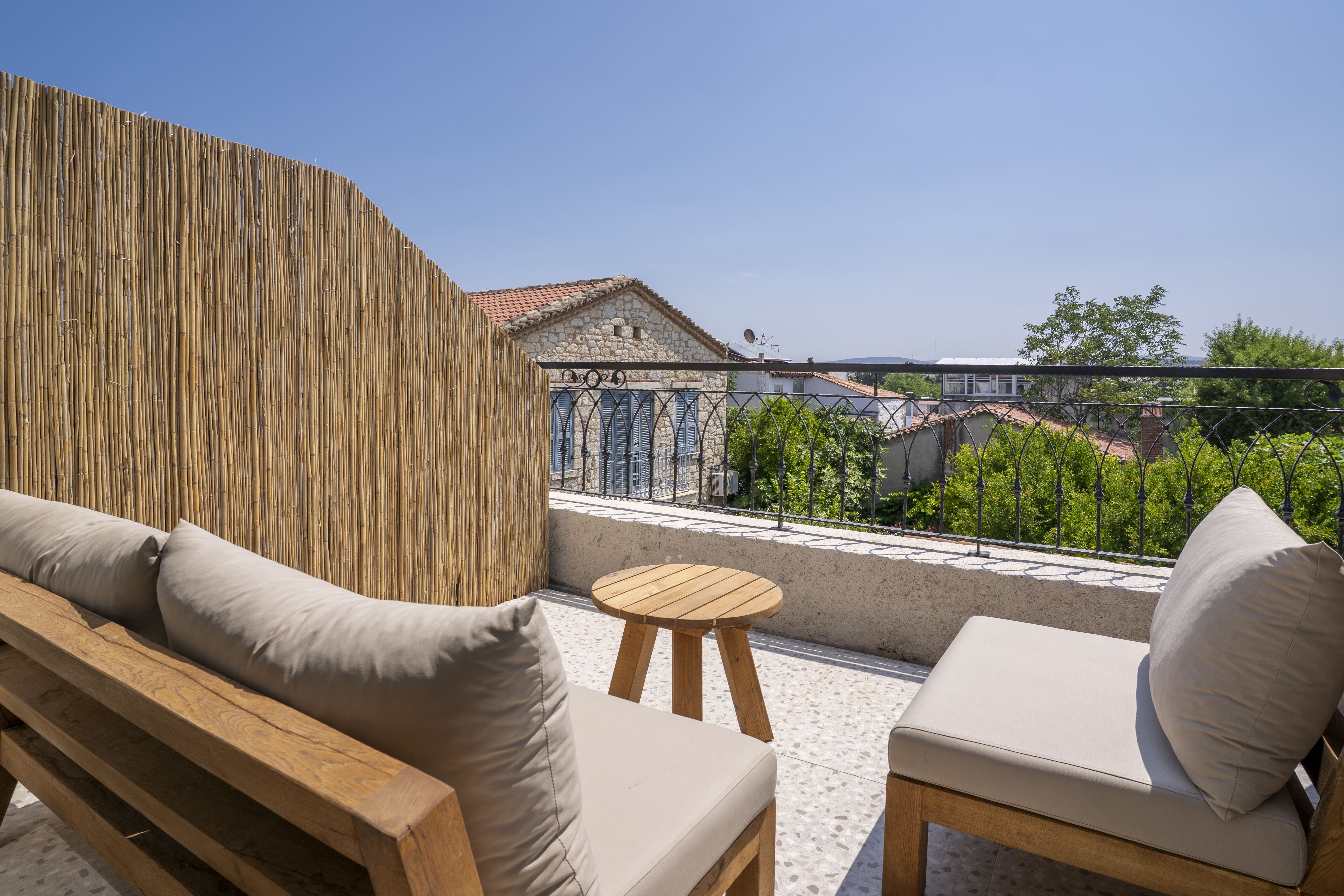 Naro Suites 2