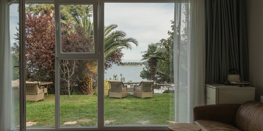 Plati Deluxe Deniz Manzaralı Bahçeli Oda