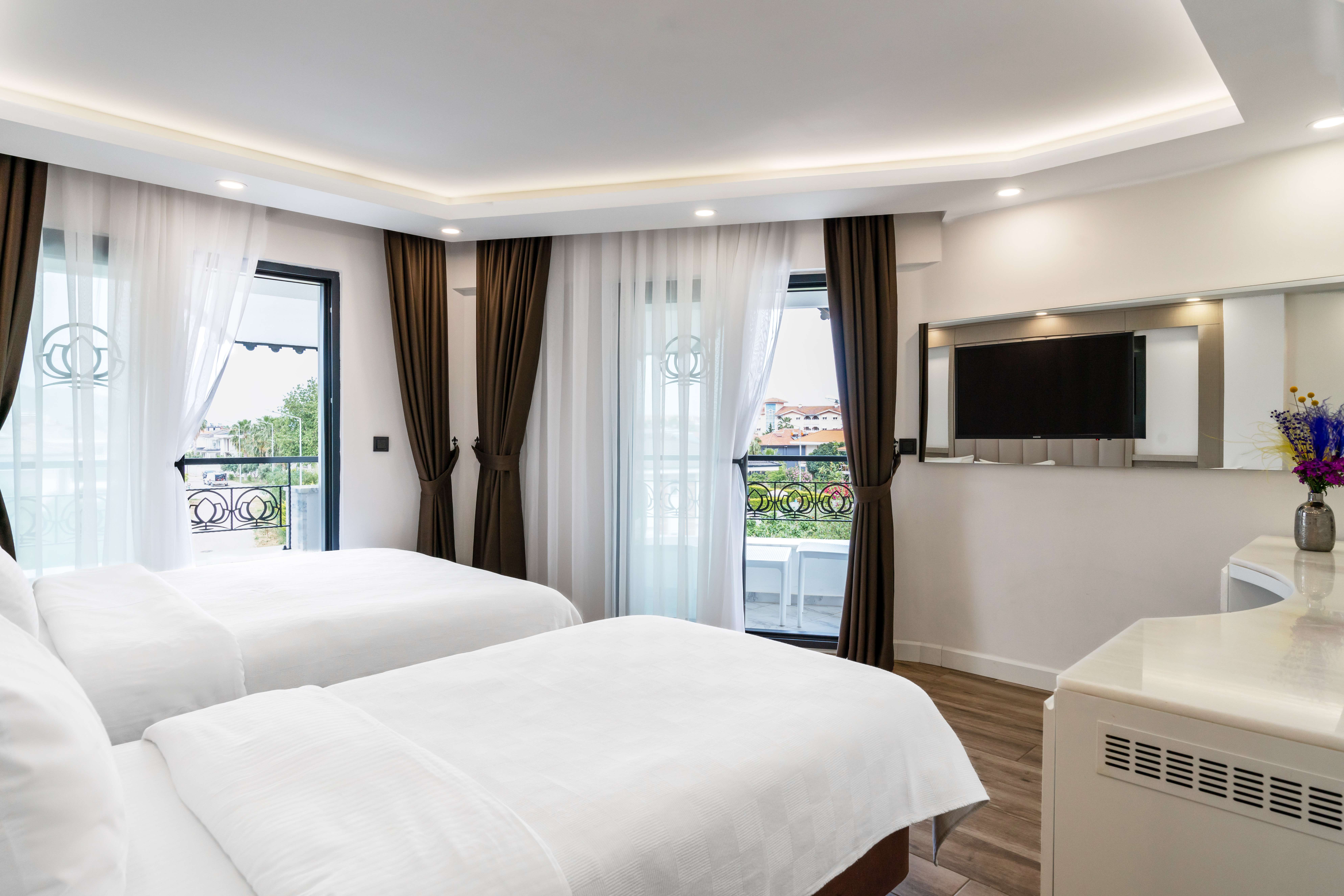 Has Balcony Room (3 Person, Balcony)