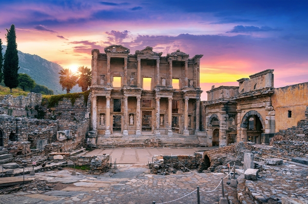 Ayvalık Kuşadası Çeşme Alaçatı Turu 2 gece konaklama İstanbul Bursa çıkışlı Nisan Ara Tatil Özel