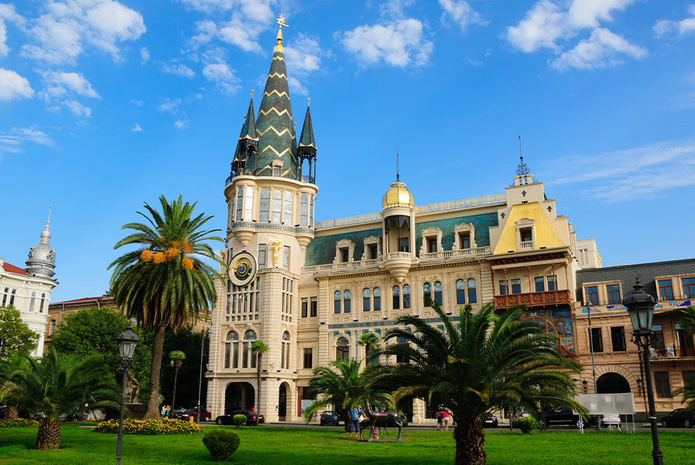 Uçaklı Butik Karadeniz ve Batum Turu 2 Gece Otel Konaklamalı (1 Gece Batum) THY ile Rize Gidiş Trabzon Dönüş İstanbul Çıkışlı 1 Mayıs Özel