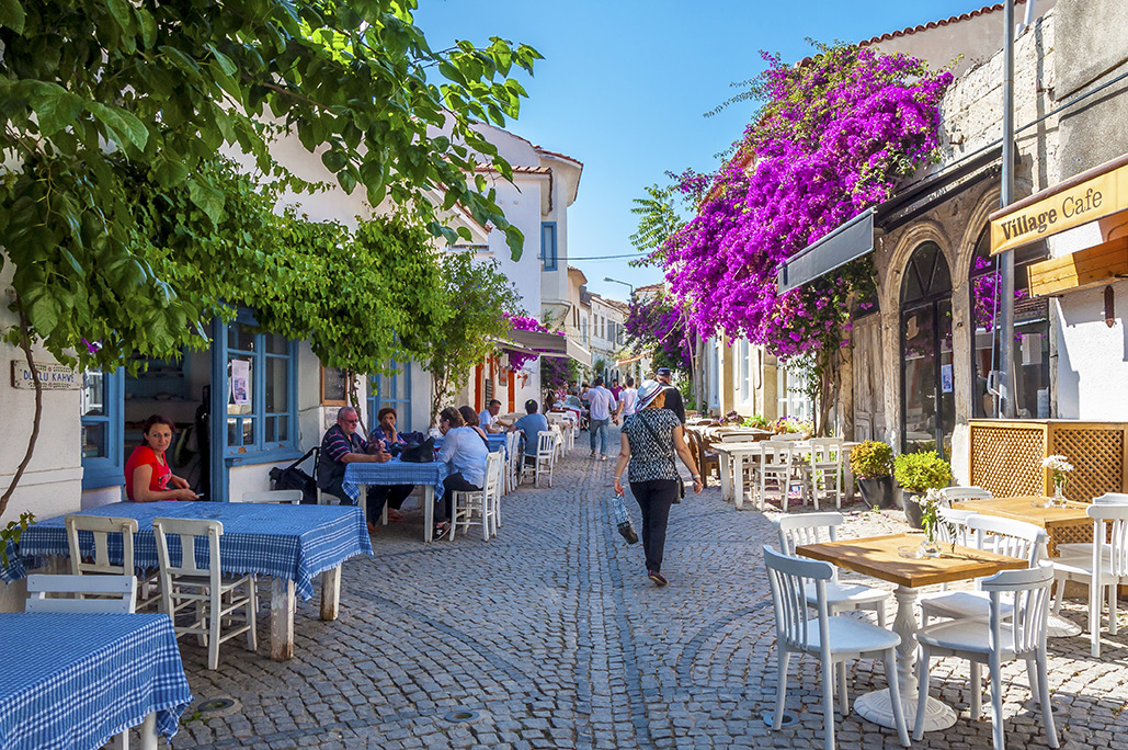 Urla Enginar ve Çeşme Alaçatı Ot Festivali Turu 1 Gece Otel Konaklamalı Ankara Afyonkarahisar ve Uşak Çıkışlı