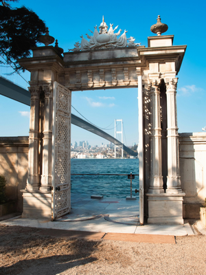Uçaklı İstanbul Tarihi Yarımada Pierre Loti Dolmabahçe Kuzguncuk Kadıköy Turu 2 Gece Konaklamalı Antalya Çıkışlı Kurban Bayramı Özel