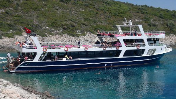 Çeşme Aktivite Turları - Three Alaçatı Club (Dopebwoy Konseri) Vip Masa - 650 ₺